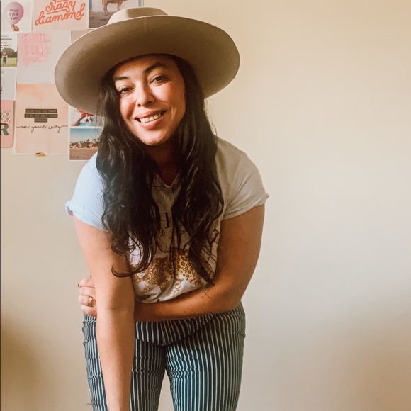 Meet Your Posher - Picture 12 of 12